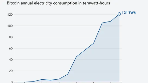 周董昆凌携手观战篮球赛，亲密互动剪刀手传情